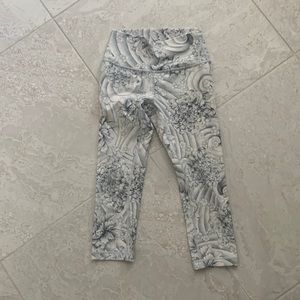 lululemon crop leggings with grey and white flower designs